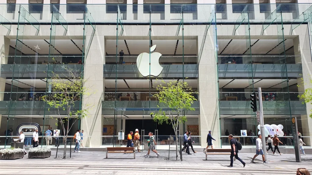 Fachada de vidro da Apple Store na George Street, em Sydney