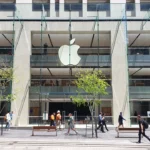 Fachada de vidro da Apple Store na George Street, em Sydney
