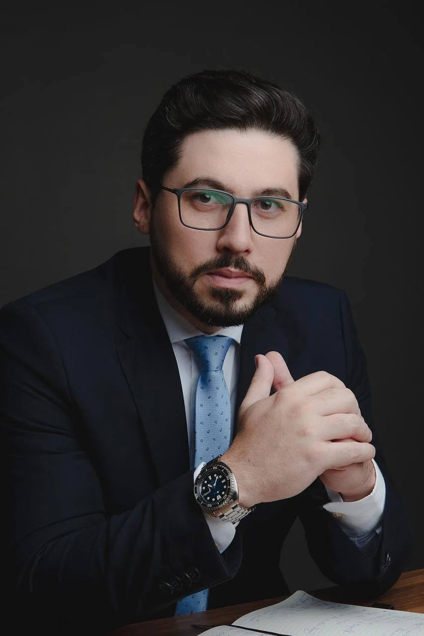 Retrato profissional do advogado Demetrios Kovelis